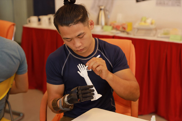 Thành Phần Cấu Tạo Thiết Bị Chân Tay Giả